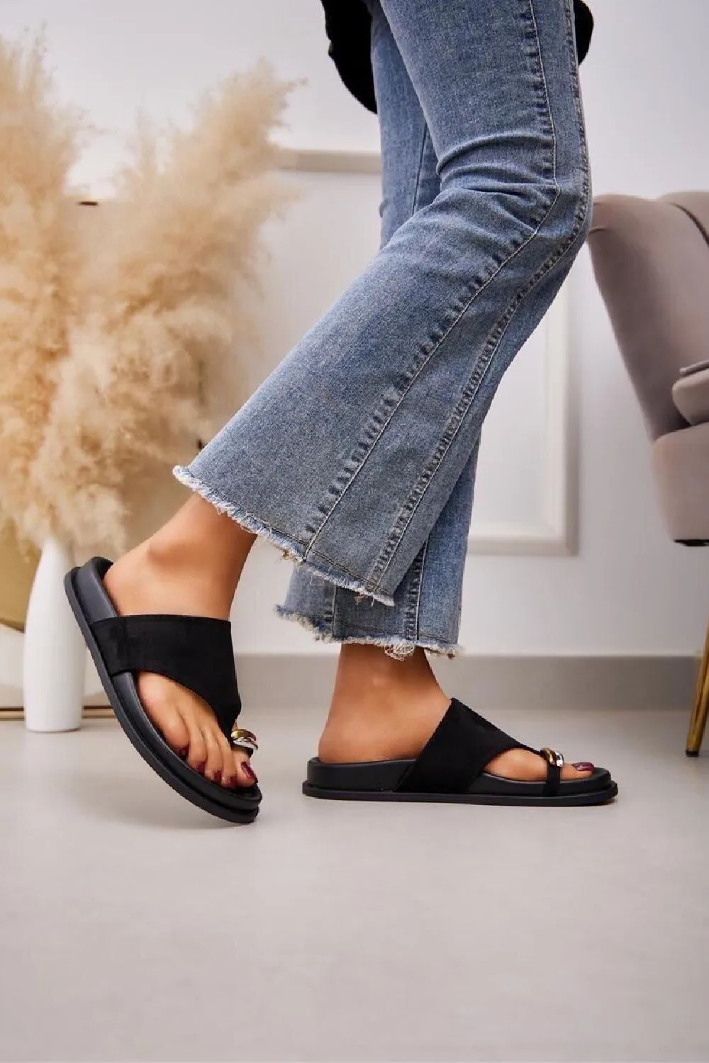 BLACK FLAT TOE LOOP WITH METAL DETAIL SLIP ON LOW PLATFORM SANDALS SLIDES