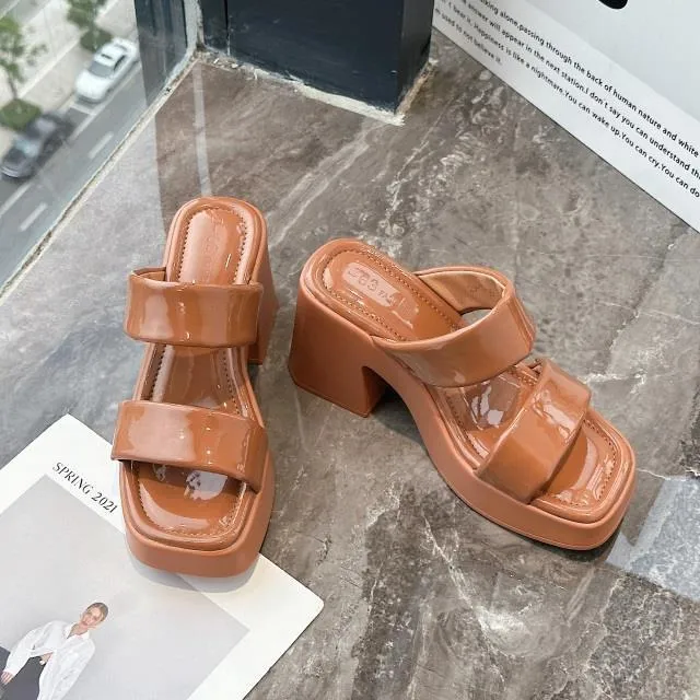 Comfortable platform thick-heeled slippers high-heeled sandals and slippers.