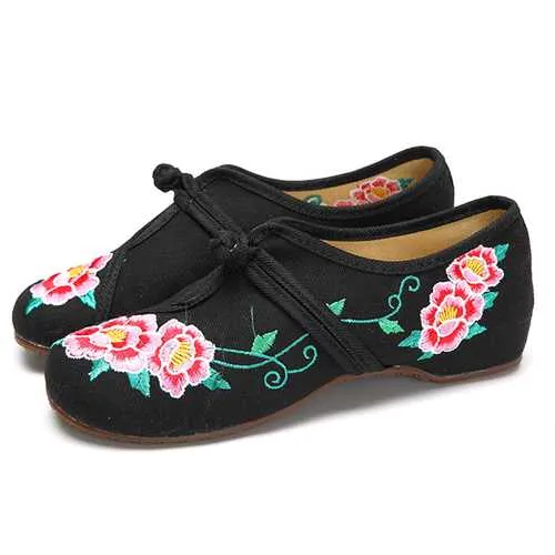 Flower Embroidered Round Toe Buckle Folk Casual Flat Shoes